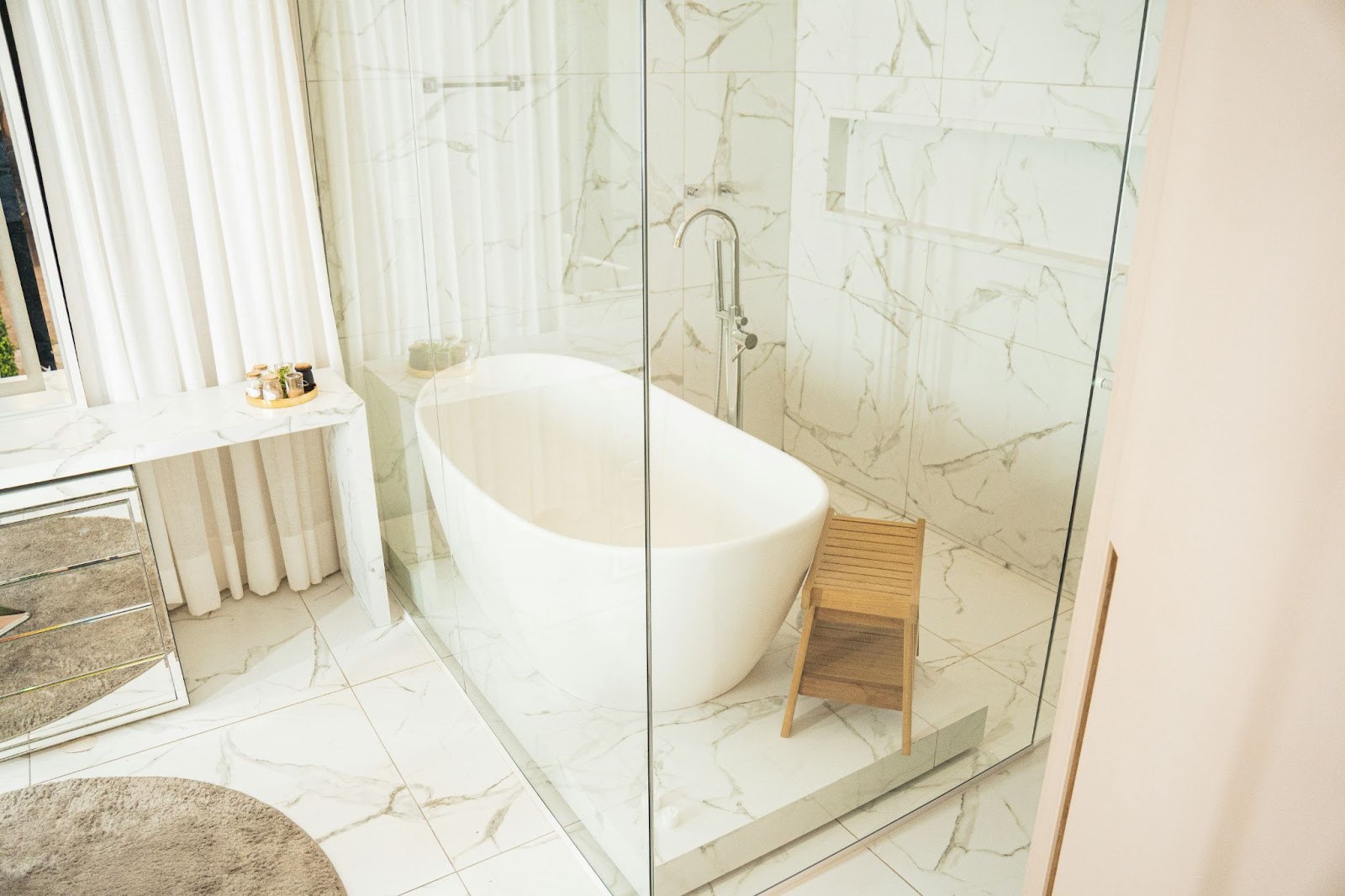 How to Choose a Reliable Solid Surface Bathtub Manufacturer
